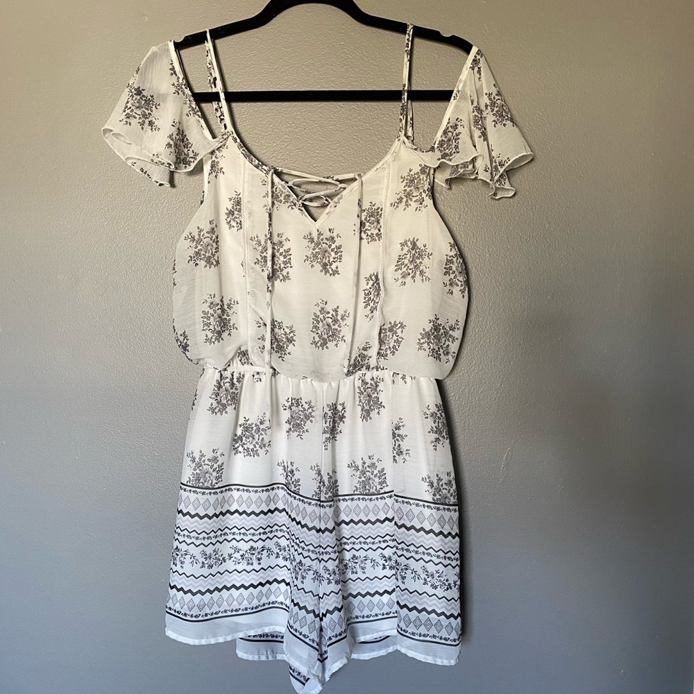 Trixxi Off-the-Shoulder White Floral Romper